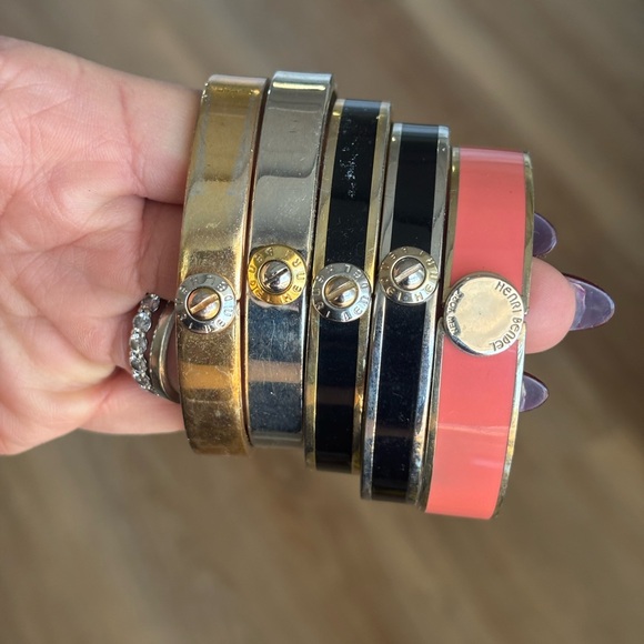 Henri Bendel set of 5 Bangle Set - Picture 2 of 2